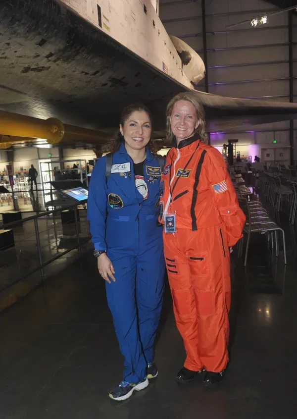 700031849ao00081yurisnig.jpg