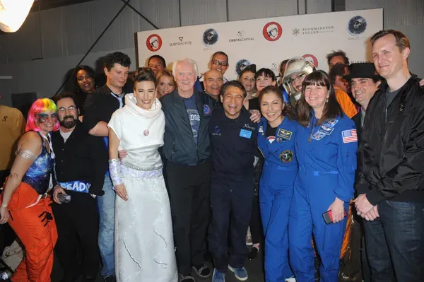700031849ao00097yurisnig.jpg