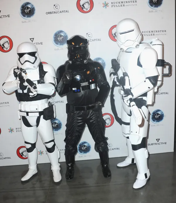700031849ao00114yurisnig.jpg