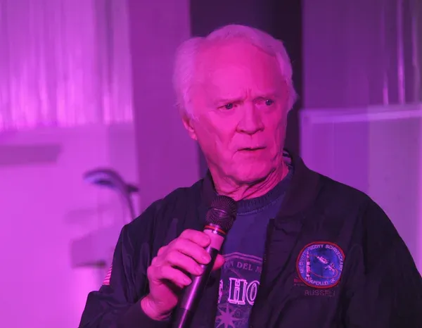700031849ao00052yurisnig.jpg