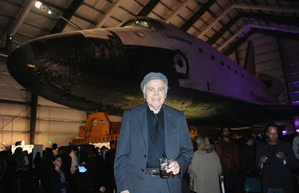 700031849ao00063yurisnig.jpg