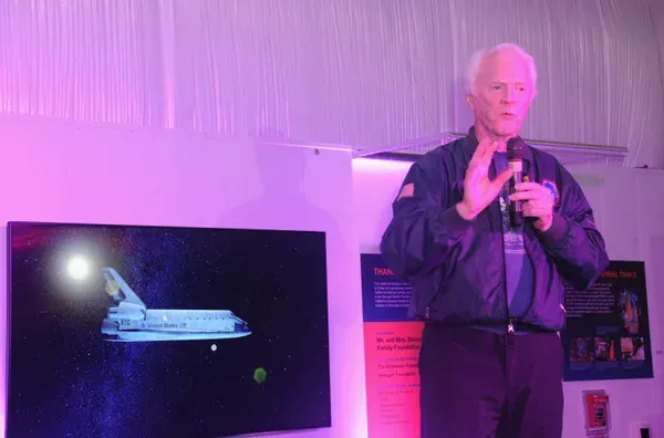 700031849ao00024yurisnig.jpg
