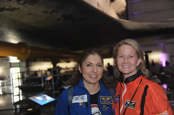 700031849ao00080yurisnig.jpg
