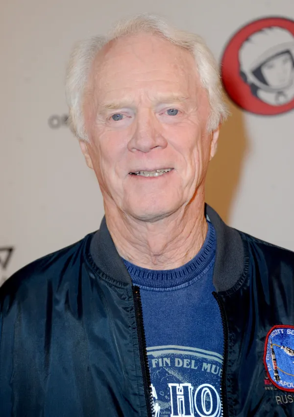 700031849ao00027yurisnig.jpg