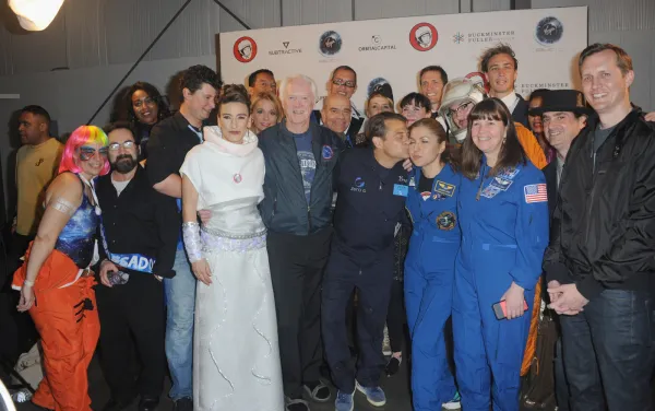 700031849ao00096yurisnig.jpg