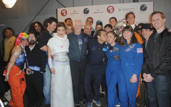 700031849ao00096yurisnig.jpg