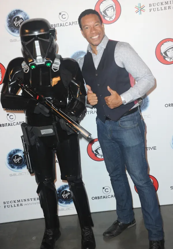 700031849ao00011yurisnig.jpg