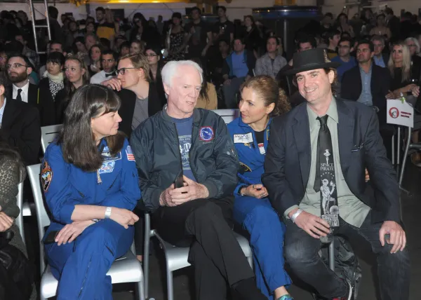 700031849ao00079yurisnig.jpg