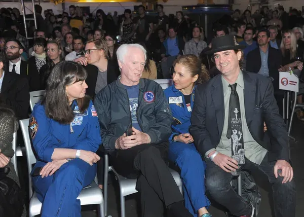 700031849ao00079yurisnig.jpg