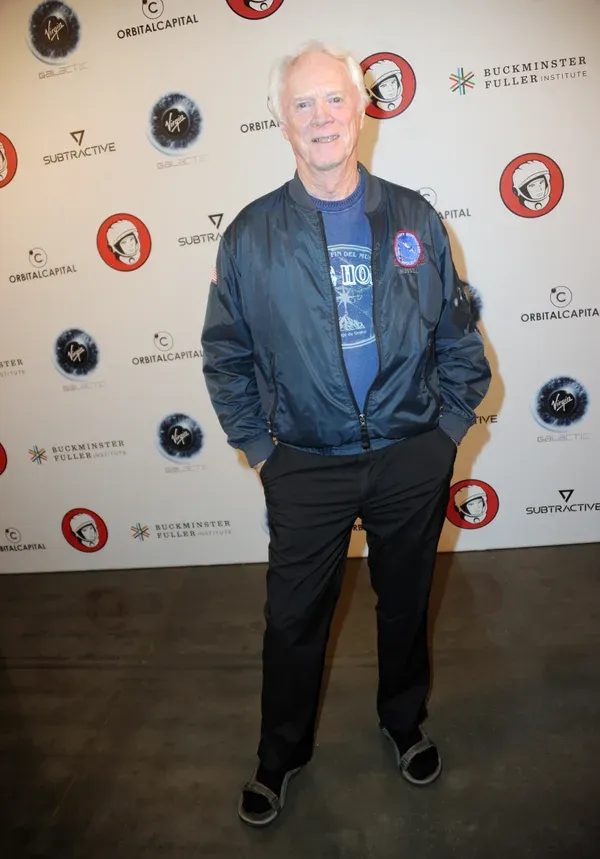 700031849ao00028yurisnig.jpg