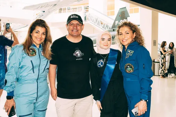 sy230408yurisnightroaming004.jpg